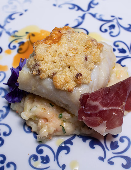 Restaurante Castas & Pratos, experiência completa no Douro, vinhos do Douro, Wine Bar, gastronomia moderna, tradição e inovação, ambiente sofisticado, bacalhau com broa, restaurantes no peso da régua, Peso da Régua