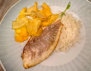Filete de dourada com batata e arroz branco