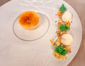 A lavanda e o eucalipto (crème brûlée com lavanda e gelado de eucalipto)