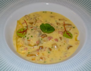 Ravioli de pato, foie gras e cebolinho