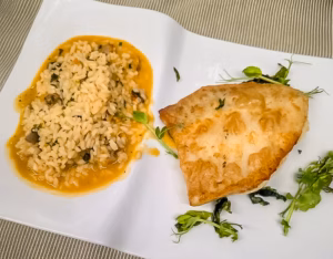 Rodovalho com arroz de berbigão, salicórnia e algas marinhas