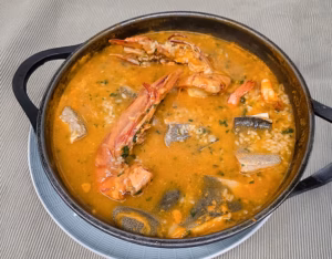 Arroz malandrinho de peixe e gambas com coentros