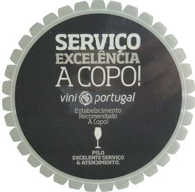 Restaurante Castas & Pratos, experiência completa no Douro, vinhos do Douro, Wine Bar, gastronomia moderna, tradição e inovação, ambiente sofisticado.